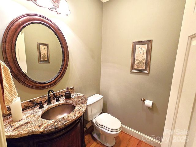720 9th Avenue NW, Hickory, NC 28601