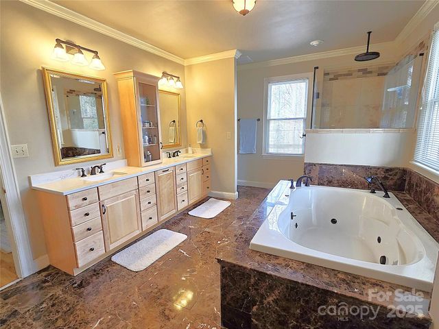 720 9th Avenue NW, Hickory, NC 28601