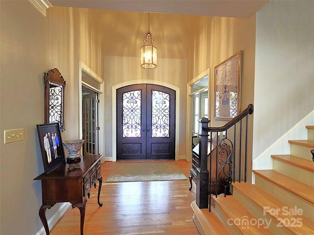 720 9th Avenue NW, Hickory, NC 28601