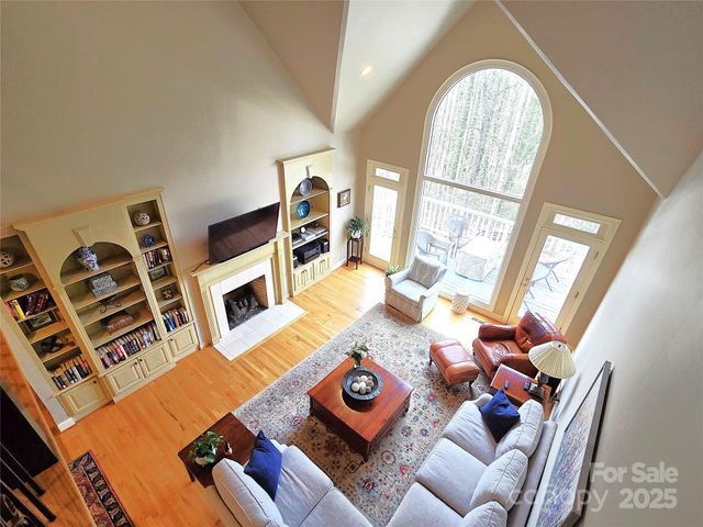 720 9th Avenue NW, Hickory, NC 28601