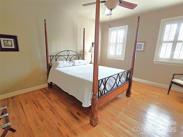 720 9th Avenue NW, Hickory, NC 28601