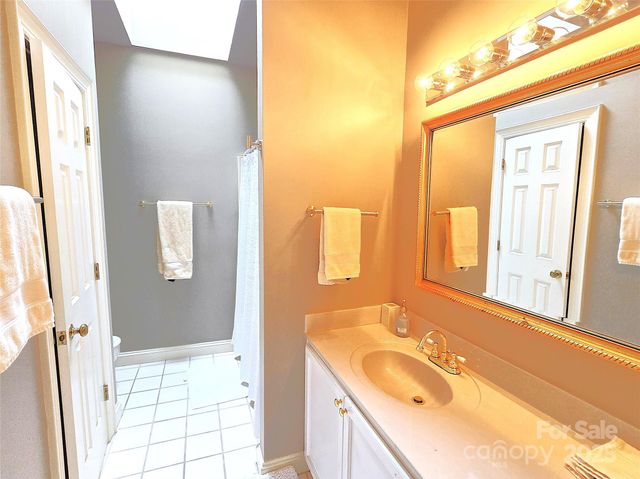 720 9th Avenue NW, Hickory, NC 28601