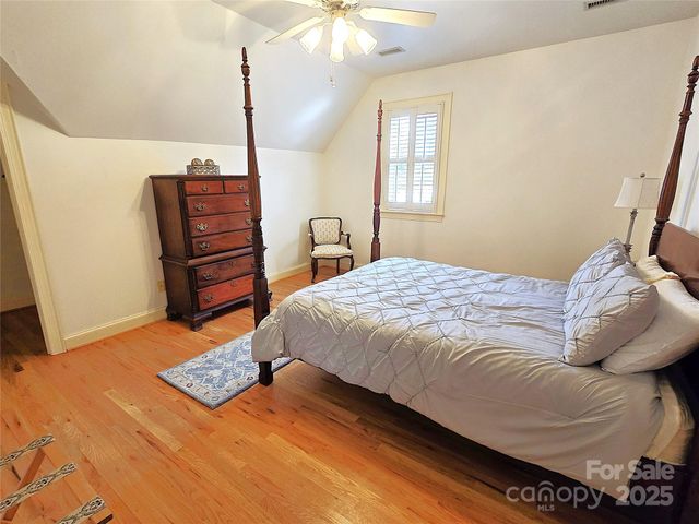 720 9th Avenue NW, Hickory, NC 28601