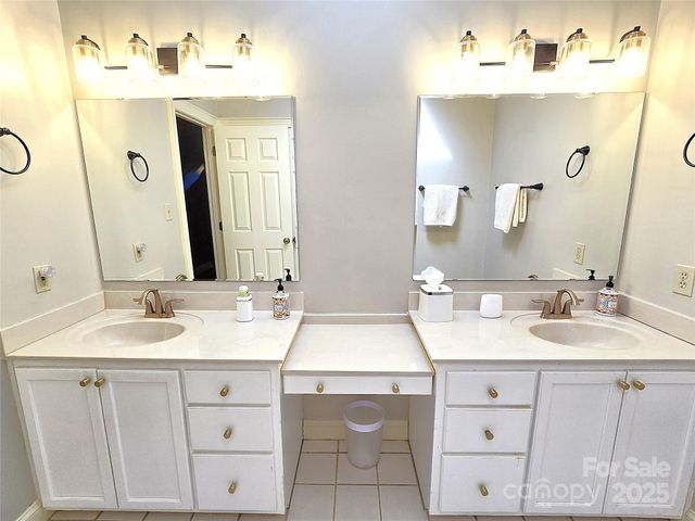 720 9th Avenue NW, Hickory, NC 28601