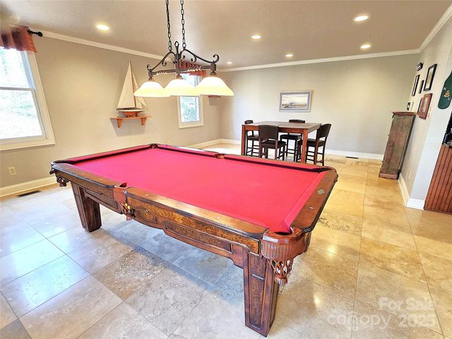 720 9th Avenue NW, Hickory, NC 28601