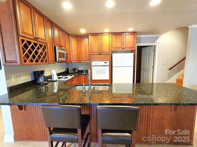 720 9th Avenue NW, Hickory, NC 28601