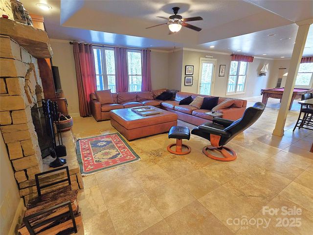 720 9th Avenue NW, Hickory, NC 28601