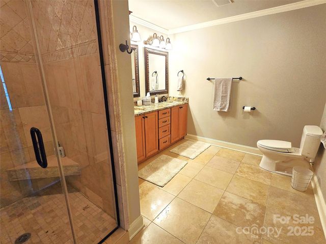 720 9th Avenue NW, Hickory, NC 28601