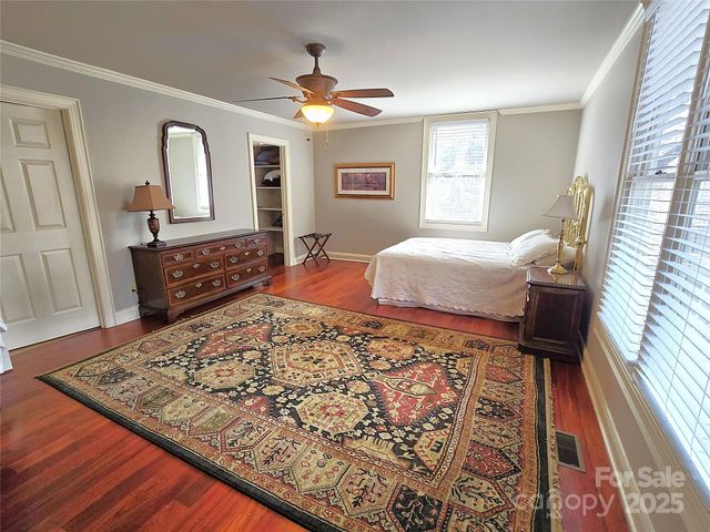 720 9th Avenue NW, Hickory, NC 28601