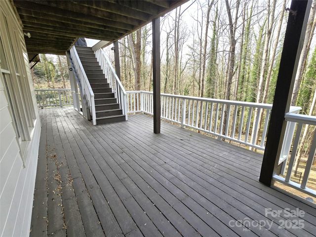 720 9th Avenue NW, Hickory, NC 28601