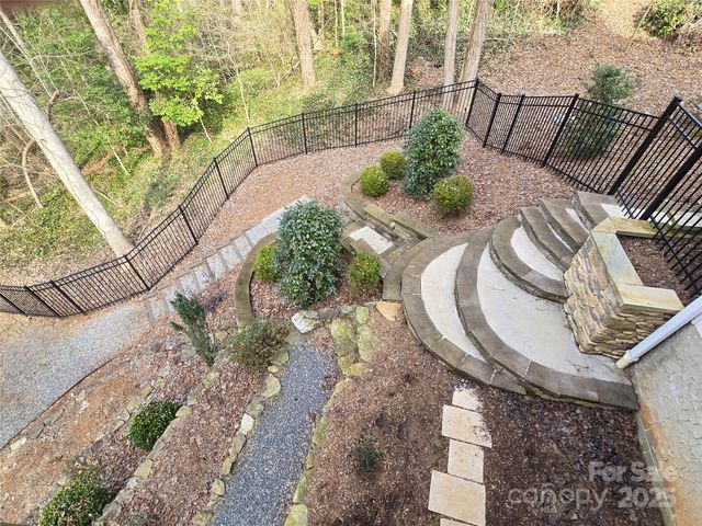720 9th Avenue NW, Hickory, NC 28601