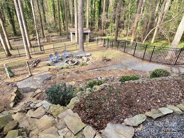 720 9th Avenue NW, Hickory, NC 28601
