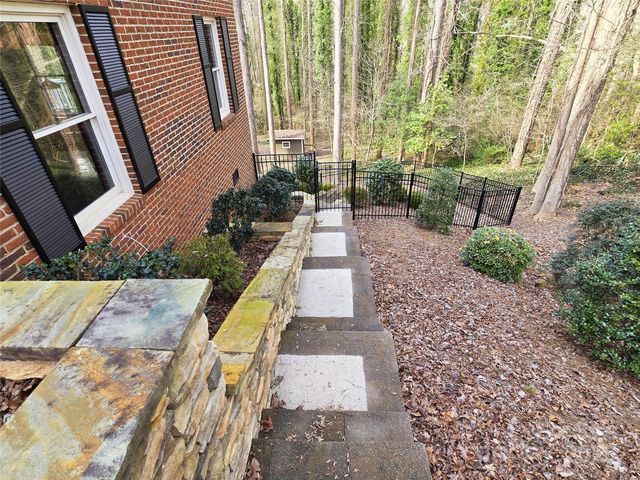720 9th Avenue NW, Hickory, NC 28601