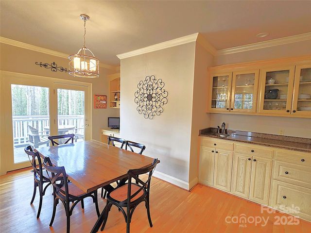 720 9th Avenue NW, Hickory, NC 28601