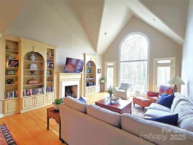 720 9th Avenue NW, Hickory, NC 28601