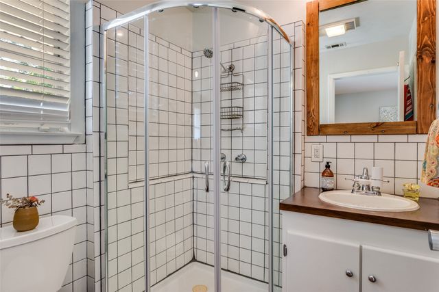 648 Oak Street, Burleson, TX 76028