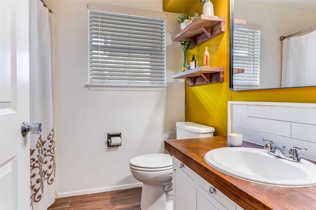 648 Oak Street, Burleson, TX 76028