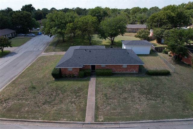 648 Oak Street, Burleson, TX 76028
