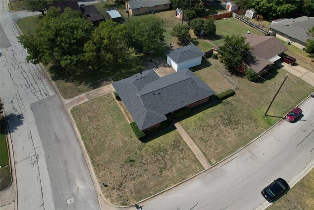648 Oak Street, Burleson, TX 76028