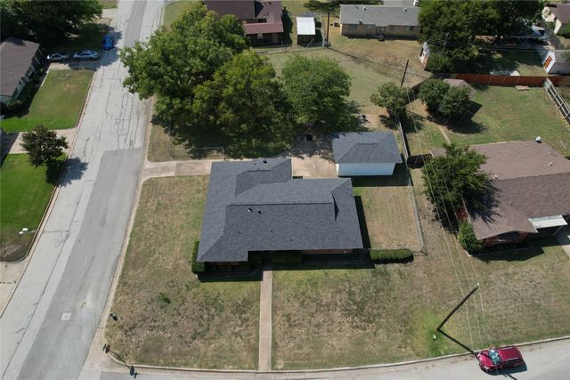 648 Oak Street, Burleson, TX 76028