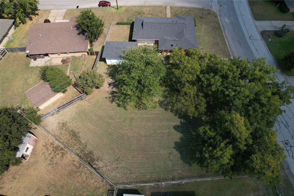 648 Oak Street, Burleson, TX 76028