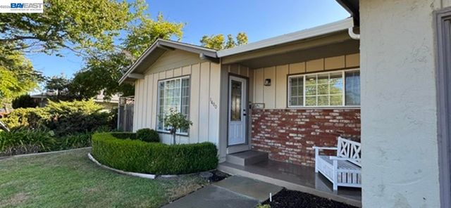 1400 Wagoner Dr, Livermore, CA 94550