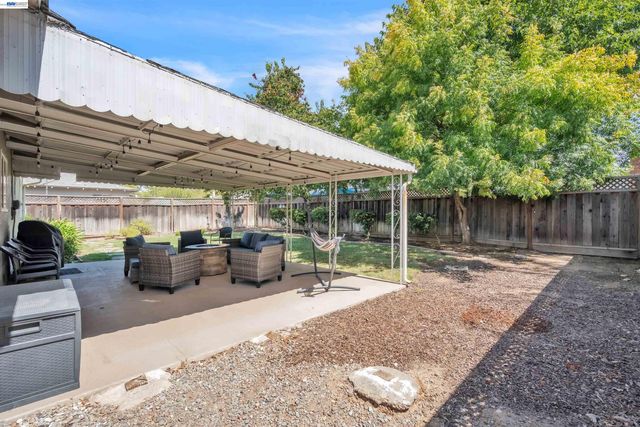 1400 Wagoner Dr, Livermore, CA 94550