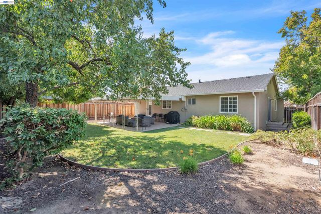 1400 Wagoner Dr, Livermore, CA 94550