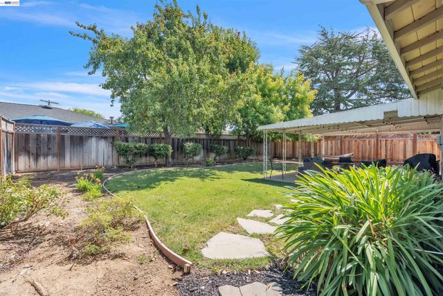 1400 Wagoner Dr, Livermore, CA 94550