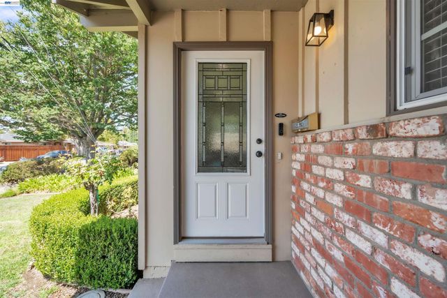 1400 Wagoner Dr, Livermore, CA 94550