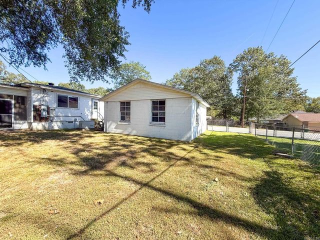 208 Calloway Avenue, Sherwood, AR 72120