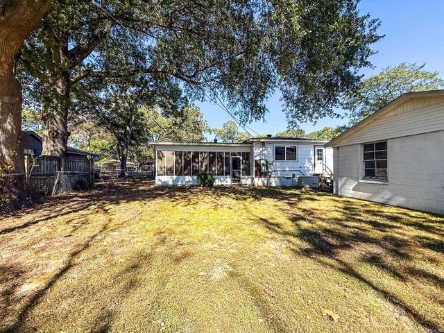 208 Calloway Avenue, Sherwood, AR 72120