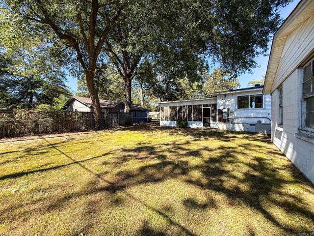 208 Calloway Avenue, Sherwood, AR 72120