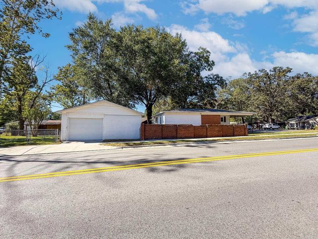 208 Calloway Avenue, Sherwood, AR 72120