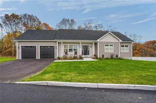 46 Lilyana Way, Cranston, RI 02920