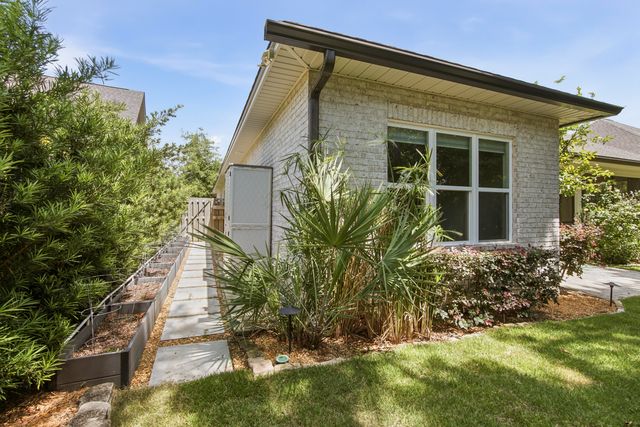 500 Meadow Lake Dr Drive, Freeport, FL 32439