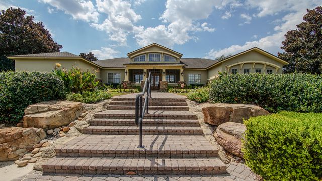 500 Meadow Lake Dr Drive, Freeport, FL 32439