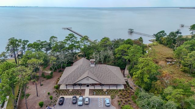 500 Meadow Lake Dr Drive, Freeport, FL 32439