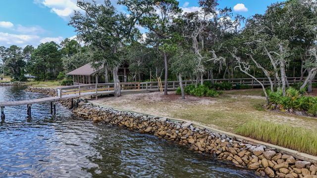 500 Meadow Lake Dr Drive, Freeport, FL 32439