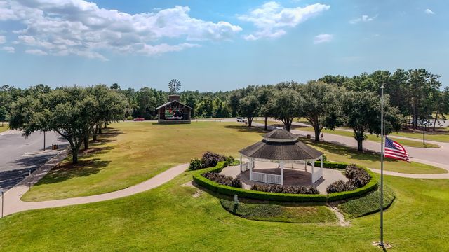 500 Meadow Lake Dr Drive, Freeport, FL 32439