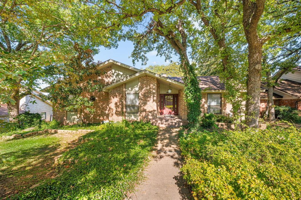 2607 Augusta Lane, Arlington, TX 76012