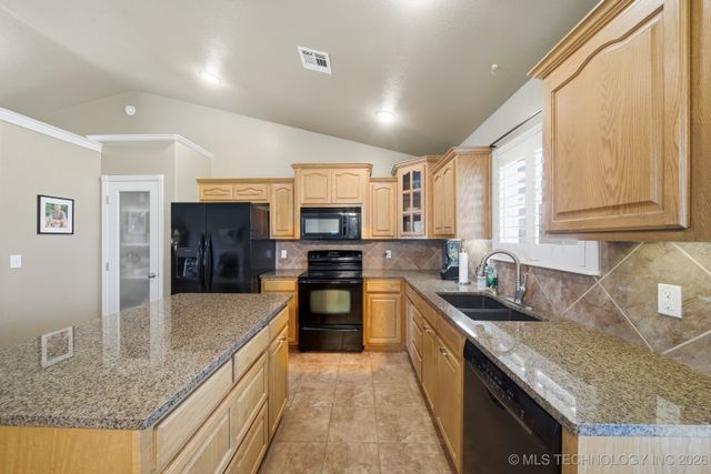 18777 S Birch Hollow Way, Claremore, OK 74017