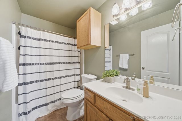 18777 S Birch Hollow Way, Claremore, OK 74017