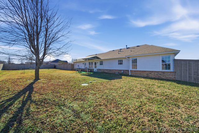 18777 S Birch Hollow Way, Claremore, OK 74017