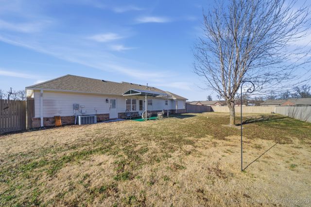 18777 S Birch Hollow Way, Claremore, OK 74017