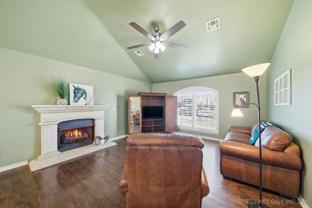 18777 S Birch Hollow Way, Claremore, OK 74017