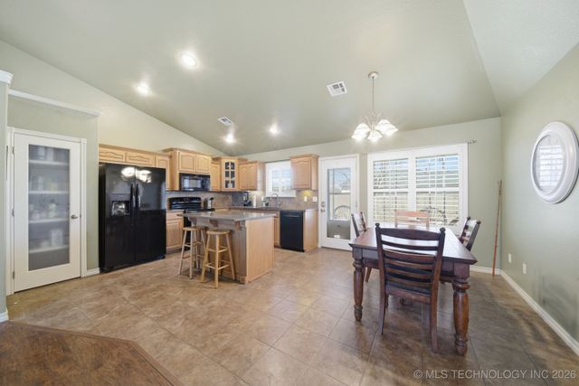 18777 S Birch Hollow Way, Claremore, OK 74017