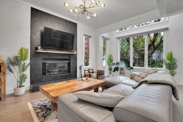 3033 N Seminary Avenue, Chicago, IL 60657