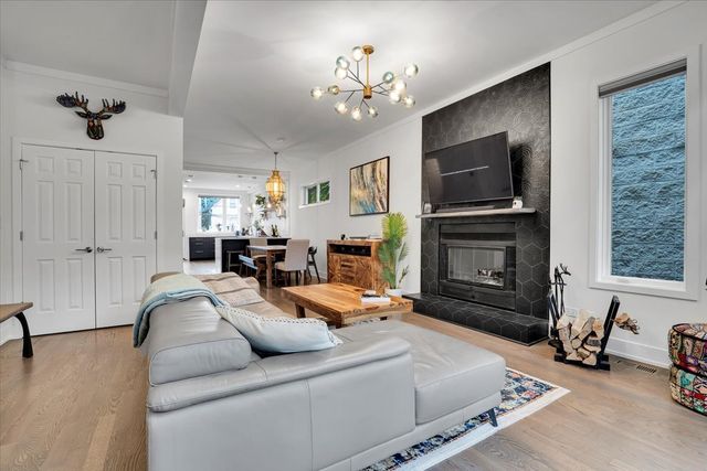 3033 N Seminary Avenue, Chicago, IL 60657