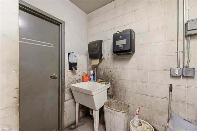 6219 George Washington Memorial HWY, Yorktown, VA 23692